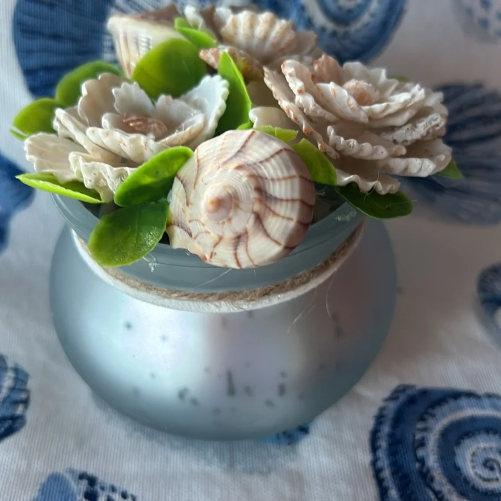 Custom seashell flower arrangement‎